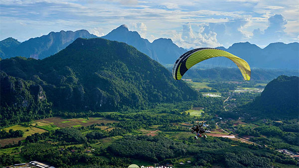 Paramotor in Vang Vieng
